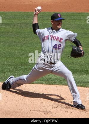 Apr 15, 2010 - Denver, Colorado, USA - MLB baseball - New York Mets pitcher MIKE PELFREY lance lors d'une victoire de 5-0 sur les Rockies du Colorado à Coors Field sur Jackie Robinson Day (42). (Crédit Image : Â© Don Senia Murray/ZUMApress.com) Banque D'Images