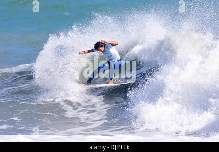 Apr 16, 2010 - New Plymouth, Taranaki, en Nouvelle-Zélande - surf - SILVANA LIMA (Sao Paulo, Brésil) a terminé cinquième égale à la TSB Bank Women's Surf Festival d'aujourd'hui atteindre les quarts. Le TSB Bank Women's Surf Festival mettra en vedette les meilleurs surfeurs du monde féminin du 10 avril -16, 2010. (Crédit Image : © Kirstin Scholtz/ASP-couverts Images/ZUMA Press) Banque D'Images