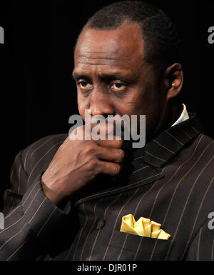 30 avril 2010 - Las Vegas, Nevada, USA - boxer retraité TOMMY HEARNS assiste à une table ronde sur le prochain combat mi-moyens entre Floyd Mayweather Jr et Shane Mosley au MGM Grand Hôtel / Casino le 30 avril 2010 à Las Vegas, Nevada. La non-intitulé match up est demain à la MGM Grand Garden Arena. (Crédit Image : © David Becker/ZUMApress.com) Banque D'Images