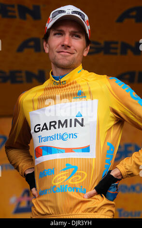 Le 19 mai 2010 - Modesto, Californie, USA - Garmin-Transitions rider DAVID ZABRISKIE des Etats-Unis attend pour une entrevue après avoir mis le classement général après l'étape quatre golden jersey de l'Amgen Tour de Californie. (Crédit Image : © Anthony Bolante/ZUMA Press) Banque D'Images