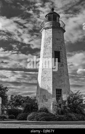 Black and White of Old point Comfort Lighthouse, construit en 1803, à l'entrée du port de Hampton Roads à fort Monroe National Monument, Virginie. Banque D'Images