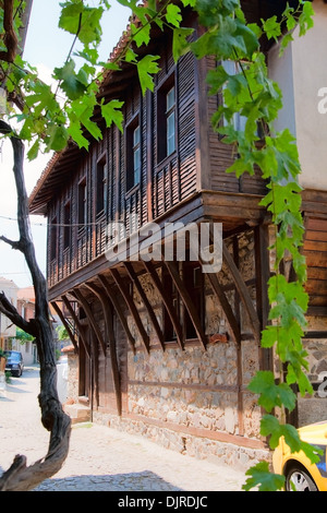 Le deuxième étage d'un immeuble dans le centre de la ville de Nessebar. La Bulgarie. Banque D'Images