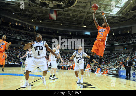 18 mars 2010 - San Jose, Californie, États-Unis - 18 mars 2010 : UTEP Pèse guard Randy JR Culpepper (3) presse un cavalier pendant toute l'ouverture de la région de l'Ouest jouent entre les Bulldogs de Butler et de l'université de Texas-El Paso mineurs chez HP Pavilion de San Jose, Californie. (Crédit Image : © Matt Cohen/ZUMApress.com) Southcreek/mondial Banque D'Images