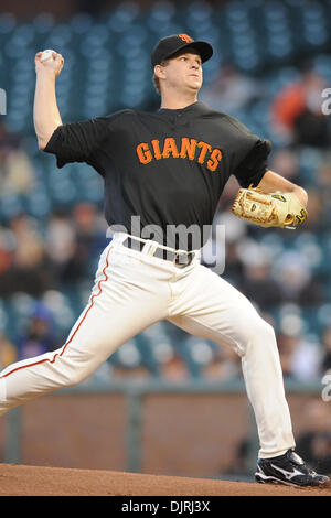 Avril 02, 2010 - San Francisco, Californie, États-Unis - 02 Avril 2010 : San Francisco Giants P Matt Cain (18) emplacements au cours d'une ''bridge'' match hors-série entre l'Oakland A's et les Giants de San Francisco à AT&T Park à San Francisco, CA. (Crédit Image : © Matt Cohen/ZUMApress.com) Southcreek/mondial Banque D'Images