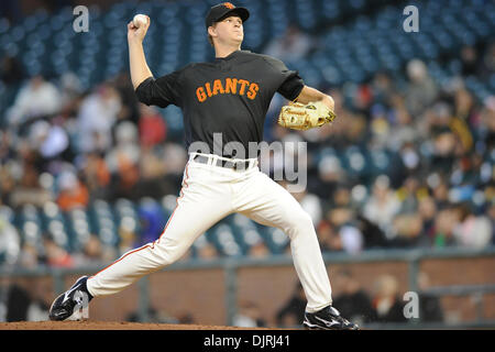 Avril 02, 2010 - San Francisco, Californie, États-Unis - 02 Avril 2010 : San Francisco Giants P Matt Cain (18) emplacements au cours d'une ''bridge'' match hors-série entre l'Oakland A's et les Giants de San Francisco à AT&T Park à San Francisco, CA. (Crédit Image : © Matt Cohen/ZUMApress.com) Southcreek/mondial Banque D'Images