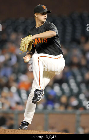 Avril 02, 2010 - San Francisco, Californie, États-Unis - 02 Avril 2010 : San Francisco Giants P Matt Cain (18) emplacements au cours d'une ''bridge'' match hors-série entre l'Oakland A's et les Giants de San Francisco à AT&T Park à San Francisco, CA. (Crédit Image : © Matt Cohen/ZUMApress.com) Southcreek/mondial Banque D'Images