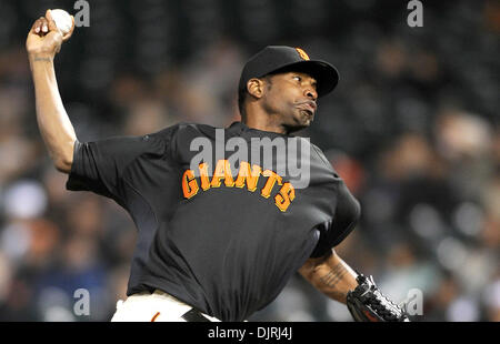 Avril 02, 2010 - San Francisco, Californie, États-Unis - 02 Avril 2010 : San Francisco Giants P Denny Bautista (53) emplacements au cours d'une ''bridge'' match hors-série entre l'Oakland A's et les Giants de San Francisco à AT&T Park à San Francisco, CA. (Crédit Image : © Matt Cohen/ZUMApress.com) Southcreek/mondial Banque D'Images