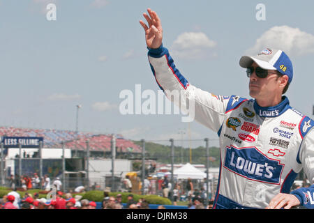 Avril 25, 2010 - Lincoln, Nebraska, États-Unis - 25 Avril 2010 : Lowe's chauffeur Jimmie Johnson (48) avant l'Aaron's 499 à Talladega SuperSpeedway à Lincoln, en Alabama. (Crédit Image : © Jason Clark/ZUMApress.com) Southcreek/mondial Banque D'Images