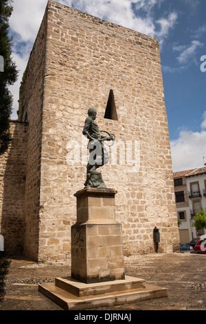 Monument hommage à la compagnie des deux cents Ballesteros de M. Santiago, représente un guerrier armé, arbalète, Baeza Banque D'Images