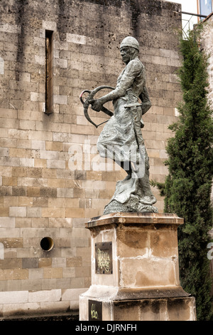 Monument hommage à la compagnie des deux cents Ballesteros de M. Santiago, représente un guerrier armé, arbalète, Baeza, Espagne Banque D'Images