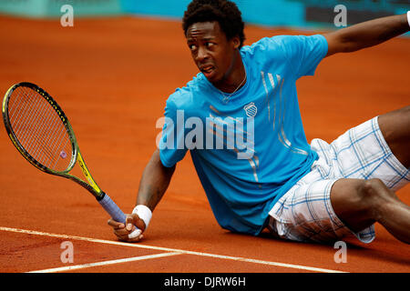 14 mai 2010 - Madrid, Espagne - MADRID, ESPAGNE, 14 mai 2010 : Gaël Monfils (FRA) en action contre Rafael Nadal (ESP) au cours de la Q-finale - Hommes de Mutua Madrilena Madrid Open Tennis Tournament à la Caja Magica, Madrid, Espagne. (Crédit Image : © Michael Cullen/ZUMApress.com) Southcreek/mondial Banque D'Images