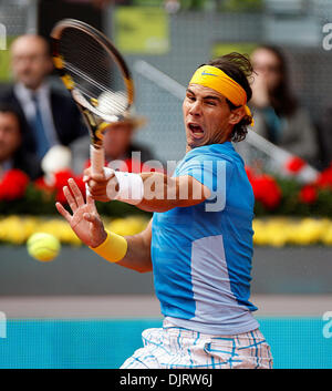 14 mai 2010 - Madrid, Espagne - MADRID, ESPAGNE, 14 mai 2010 : Rafael Nadal (ESP) en action contre GAEL MONFILS (FRA) au cours de la Q-finale - Hommes de Mutua Madrilena Madrid Open Tennis Tournament à la Caja Magica, Madrid, Espagne. (Crédit Image : © Michael Cullen/ZUMApress.com) Southcreek/mondial Banque D'Images