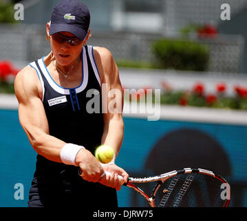 14 mai 2010 - Madrid, Espagne - MADRID, ESPAGNE, 14 mai 2010 : Samantha Stosur (AUS) en action contre Venus Williams (USA) ) au cours de la Q-finale - Femmes de Mutua Madrilena Madrid Open Tennis Tournament à la Caja Magica, Madrid, Espagne. (Crédit Image : © Michael Cullen/ZUMApress.com) Southcreek/mondial Banque D'Images