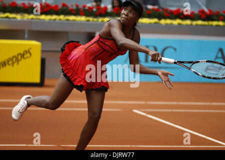 14 mai 2010 - Madrid, Espagne - MADRID, ESPAGNE, 14 mai 2010 : Venus Williams (USA) en action contre Samantha Stosur (AUS) au cours de la Q-finale - Femmes de Mutua Madrilena Madrid Open Tennis Tournament à la Caja Magica, Madrid, Espagne. (Crédit Image : © Michael Cullen/ZUMApress.com) Southcreek/mondial Banque D'Images