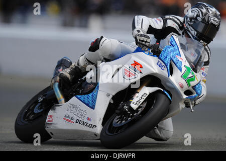 16 mai 2010 - Sonoma, Californie, États-Unis - 16 mai 2010 : Gibson Trent sur la Gibson Motorsports Suzuki GSX-R1000 (12) en Superbike américain d'action course à la côte ouest de l'AMA Moto Jam tenue à Infineon Raceway à Sonoma, CA. (Crédit Image : © Matt Cohen/ZUMApress.com) Southcreek/mondial Banque D'Images