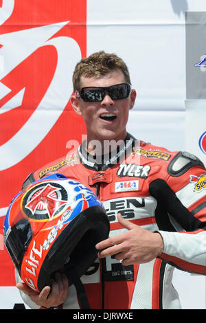 16 mai 2010 - Sonoma, Californie, États-Unis - 16 mai 2010 : troisième SuperSport place Tyler OÃ•Hara sur le podium à la côte ouest de l'AMA Moto Jam tenue à Infineon Raceway à Sonoma, CA. (Crédit Image : © Matt Cohen/ZUMApress.com) Southcreek/mondial Banque D'Images