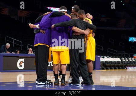 19 mars 2010 - Los Angeles, Californie, États-Unis - 19 mars 2010 : D-Fender's caucus joueurs devant le flash de l'Utah a défait les Los Angeles D-Garde-boue 128-107 au Staples Center de Los Angeles, CA.crédit obligatoire - Andrew Fielding / Southcreek Global (Image Crédit : © Andrew Fielding/ZUMApress.com) Southcreek/mondial Banque D'Images