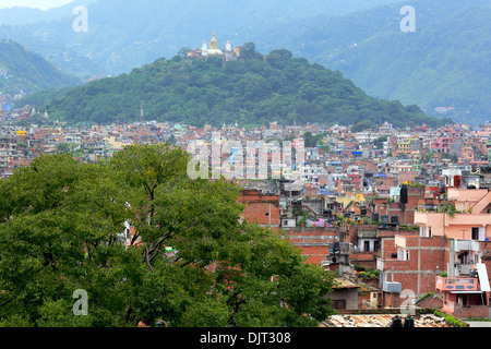 Cityscape de Hanuman Dhoka complexe Palais Royal et vue de Swayambhunath Stupa, Katmandou, Népal Banque D'Images