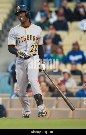 Avril 29, 2010 - Los Angeles, Californie, États-Unis - 29 avril 2010 des Pirates de Pittsburgh : champ centre Andrew McCutchen (22) lors d'un sourire à la batte dans lequel il finirait par supprimer l'oscillation. Les Pirates de Pittsburgh défait les Dodgers de Los Angeles, 2-0, au Dodger Stadium à Los Angeles, Californie. Crédit obligatoire . : Andrew Fielding / Southcreek Global (Image Crédit : © Andrew Fie Banque D'Images