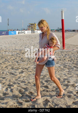 25 avril 2010 - South Beach, Floride, États-Unis - 25 avril : Delfina Blaquier Artemio, Figueras. Hublot a battu 11-9 à l'AMG AMG 2010 Miami Beach Men's Polo Finale Coupe du monde à l'hôtel Setai , South Beach, en Floride. Crédit obligatoire : Aaron Gilbert / Southcreek Global (Image Crédit : © Aaron Gilbert/ZUMApress.com) Southcreek/mondial Banque D'Images