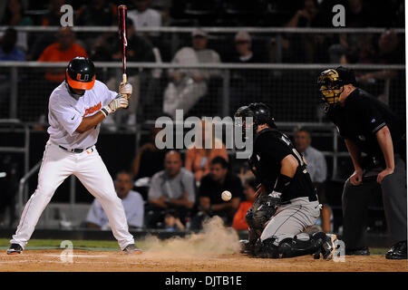 Wake Forest Demon diacres catcher Mike Murray pas de blocs dans la terre. Le 15ème classé Miami Hurricanes défait Wake Forest Demon diacres 7-4 à Alex Rodriguez Park à Coral Gables, en Floride. (Crédit Image : © Ron Hurst/ZUMApress.com) Southcreek/mondial Banque D'Images