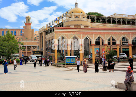 Square près de la Mosquée Id Kah, Kashgar (Kashi), la Préfecture de Kashgar, la région autonome ouïghoure du Xinjiang, Chine Banque D'Images