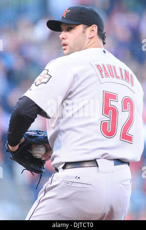 San Francisco, CA : Astros de Houston' Felipe Paulino (52) emplacements la balle. Les Géants a gagné le match 8-2. (Crédit Image : © Charles Herskowitz/ZUMApress.com) Southcreek/mondial Banque D'Images