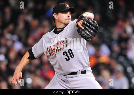 San Francisco, CA : Astros de Houston' Brian Moehler (38) emplacements la balle. Les Géants a gagné le match 8-2. (Crédit Image : © Charles Herskowitz/ZUMApress.com) Southcreek/mondial Banque D'Images