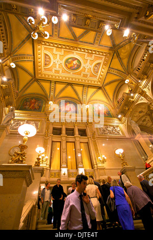 Grand escalier, l'Opéra de Vienne, Vienne, Autriche, Europe Centrale Banque D'Images