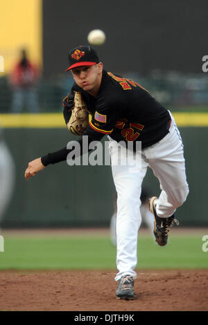 Rochester le lanceur partant Ryan Mullins (21) offre une hauteur en haut de la deuxième manche contre Syracuse. Nationals de Washington le tangage perspective Stephen Strasburg a obtenu la victoire pour Syracuse défait Rochester 5-pour-1 devant une foule de 12 590 vente à Frontier Field à Rochester, NY (crédit Image : © Michael Johnson/ZUMApress.com) Southcreek/mondial Banque D'Images