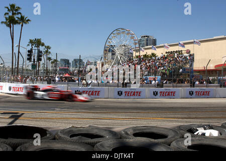 Ryan Hunter-Reay conducteur de l'équipe numéro 37, voiture, IZOD vient autour de virage 6 durant le début de la 36e assemblée annuelle du Grand Prix de Toyota de Long Beach. Hunter-Reay allait remporter la course. (Crédit Image : © Tony Leon/ZUMApress.com) Southcreek/mondial Banque D'Images
