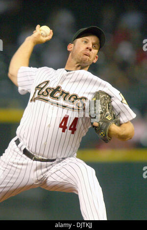Astros de Houston Pitcher Roy Oswalt (44) tangage dans la 7e manche. Les Reds de Cincinnati battre les Astros de Houston 4 - 2 au Minute Maid Park de Houston au Texas pour terminer le jeu 3 soc. (Crédit Image : © Luis Leyva/ZUMApress.com) Southcreek/mondial Banque D'Images