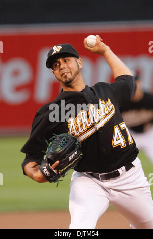 17-MAI-2010 : Oakland, CA : Oakland Athletics héberge les Mariners de Seattle. Le lanceur partant Oakland Athletics Gio Gonzalez (47) offre un terrain. L'athlétisme gagner le match 8-4. (Crédit Image : © Southcreek Dinno Kovic/global/ZUMApress.com) Banque D'Images