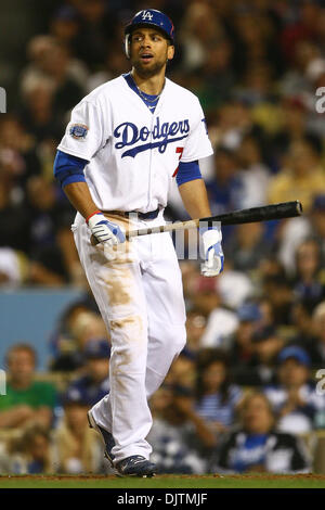 1 juin 2010 : premier but des Dodgers de Los Angeles, James Loney n'arrive pas à croire que l'appel d'accueil arbitre Tim Timmos dans le bas de la septième manche. Au cours d'un match entre .Division de l'Ouest rivaux, Arizona Diamondbacks et Dodgers de Los Angeles, au Dodger Stadium. (Crédit Image : © Tony Leon/ZUMApress.com) Southcreek/mondial Banque D'Images