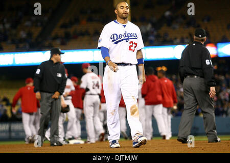 1 juin 2010 : Le joueur de centre des Dodgers de Los Angeles Matt Kemp promenades après la confrontation entre le receveur des Dodgers de Los Angeles Russell Martin et Arizona Diamondbacks le deuxième but Kelly Johnson. Au cours d'un match entre .Division de l'Ouest rivaux, Arizona Diamondbacks et Dodgers de Los Angeles, au Dodger Stadium. (Crédit Image : © Tony Leon/ZUMApress.com) Southcreek/mondial Banque D'Images