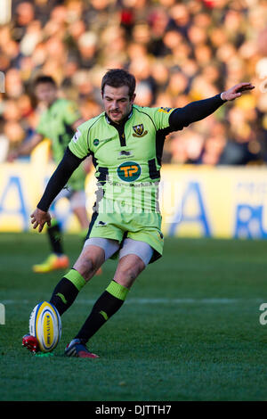 Gloucester, Royaume-Uni. 30Th Nov, 2013. Stephen MYLER (Northampton Saints) un coup de mort au cours de l'Aviva Premiership Rugby Union luminaire entre Worcester Warriors et Northampton Saints de Sixways Stadium, Worcester. Credit : Action Plus Sport/Alamy Live News Banque D'Images