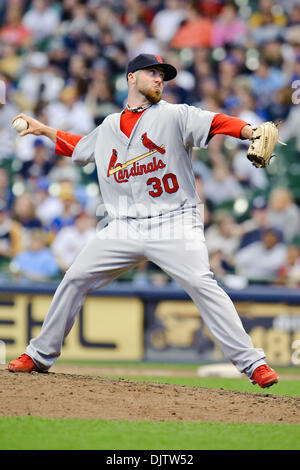Cardinals de Saint-Louis relief pitcher Jason Motte (30) obtient la sauvegarder dans le jeu entre les Cardinals de Saint-Louis et les Brewers de Milwaukee au Miller Park de Milwaukee. Les Cardinaux défait les Brewers 7-1. (Crédit Image : © John Rowland/ZUMApress.com) Southcreek/mondial Banque D'Images
