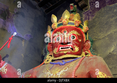 Statue du dieu gardien, monastère de Sakya, Préfecture de Shigatsé, Tibet, Chine Banque D'Images