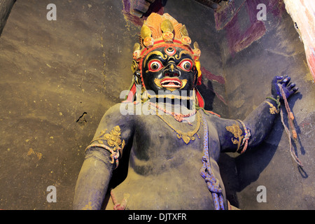 Statue du dieu gardien, monastère de Sakya, Préfecture de Shigatsé, Tibet, Chine Banque D'Images