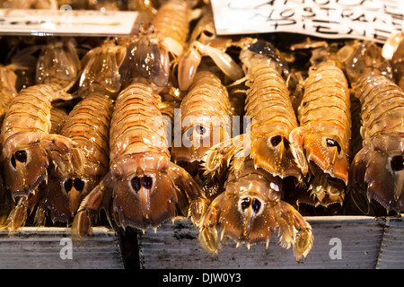 Crevettes Mantis à vendre à Mercato di Marché du Rialto, Venise, Italie. Banque D'Images