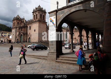 Plaza de Armas avec la Cathédrale, Cuzco, Pérou. Banque D'Images