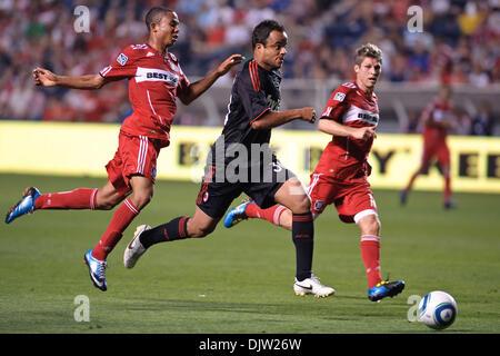 30 mai2010 : AC Milan Le milieu de terrain Mancini (30) sur l'attaque pendant le match amical entre l'incendie de Chicago et de l'AC Milan au Toyota Park de Bridgeview, Illinois. L'AC Milan a battu l'incendie 1-0. (Crédit Image : © John Rowland/ZUMApress.com) Southcreek/mondial Banque D'Images