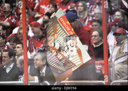 Washington D.C. Verizon Center. .Les Capitals de Washington, des fans de la LNH l'action ; les Penguins de Pittsburgh à Washington qui prennent la victoire en prolongation 4-3 en fusillade. (Crédit Image : © Roland Pintilie/global/ZUMApress.com) Southcreek Banque D'Images