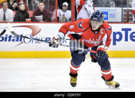 Washington D.C. Verizon Center. Aile gauche .Les Capitals de Washington Alex Ovechkin # 8 partie de la LNH, les Sénateurs d'Ottawa à l'action ; Les Capitals de Washington, les sénateurs gagner en prolongation 5-4 avec secondes sur l'horloge. (Crédit Image : © Roland Pintilie/global/ZUMApress.com) Southcreek Banque D'Images