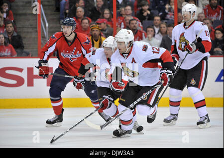 Washington D.C. Verizon Center. Centre des Sénateurs d'Ottawa .Mike Fisher # 12 partie de la LNH, les Sénateurs d'Ottawa à l'action ; Les Capitals de Washington, les sénateurs gagner en prolongation 5-4 avec secondes sur l'horloge. (Crédit Image : © Roland Pintilie/global/ZUMApress.com) Southcreek Banque D'Images
