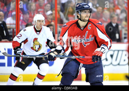 Washington D.C. Verizon Center. Aile gauche .Les Capitals de Washington Alex Ovechkin # 8 partie de la LNH, les Sénateurs d'Ottawa à l'action ; Les Capitals de Washington, les sénateurs gagner en prolongation 5-4 avec secondes sur l'horloge. (Crédit Image : © Roland Pintilie/global/ZUMApress.com) Southcreek Banque D'Images