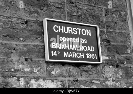 Close-up d'ouverture de la gare de Churston Sign Banque D'Images