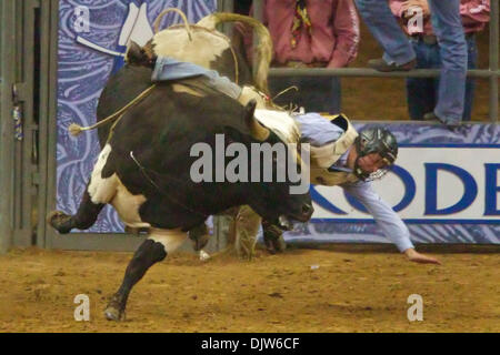 4 mars 2010 : Clayton Williams de Carthage, TX se trouve à s'éteint durant son trajet de Bull Run à l'Houston Livestock Show and Rodeo en reliant Arena à Houston, TX. (Crédit Image : © Anthony Vasser/ZUMApress.com) Southcreek/mondial Banque D'Images