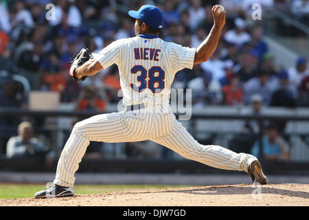 5 avril 2010 - Flushing, New York, États-Unis - 05 Avril 2010 : New York Mets lanceur droitier Fernando Nieve (38) à Citi Field à Flushing, New York. Les Mets de New York a gagné 7-1 sur le Florida Marlins. Crédit obligatoire . : Alan Maglaque / Southcreek Global (Image Crédit : © Southcreek/ZUMApress.com) mondial Banque D'Images