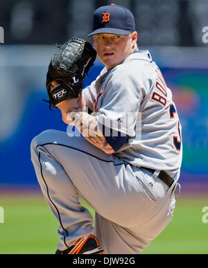 20 mai 2010 : le lanceur partant des Detroit Tigers Jeremy Bonderman (38) en action pendant le match entre l'Oakland A's et les Tigers de Detroit au Oakland-Alameda County Coliseum à Oakland CA. Les Tigres défait les A's 5-2. (Crédit Image : © Damon Tarver/global/ZUMApress.com) Southcreek Banque D'Images